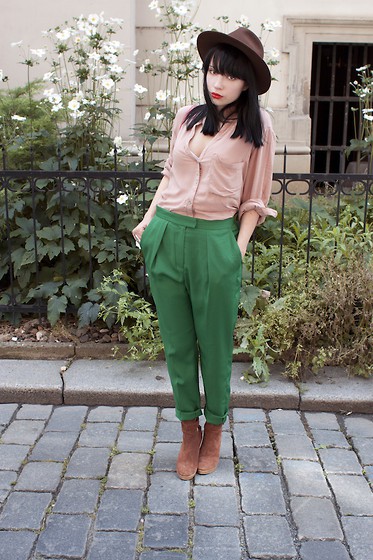 green-pants-and-hat.jpg